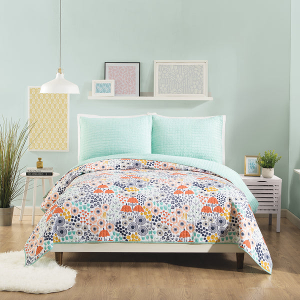 Mayflower Blush flower quilt set by Elizabeth Olwen